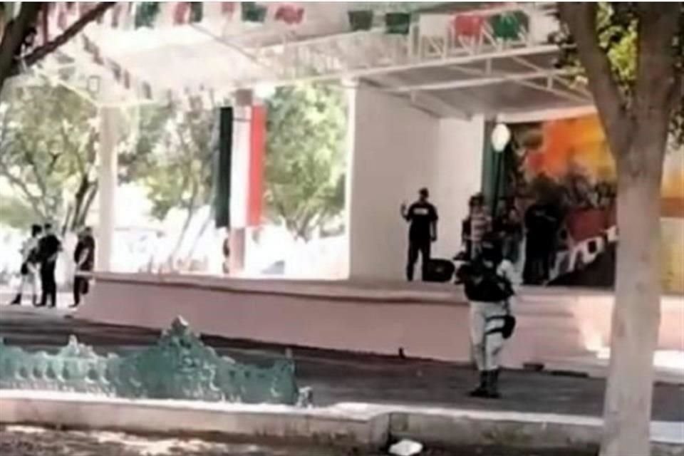 Para cuidar a la población ante diversos ataques con drones, autoridades de La Ruana, Michoacán, cancelaron clases y festejos patrios.