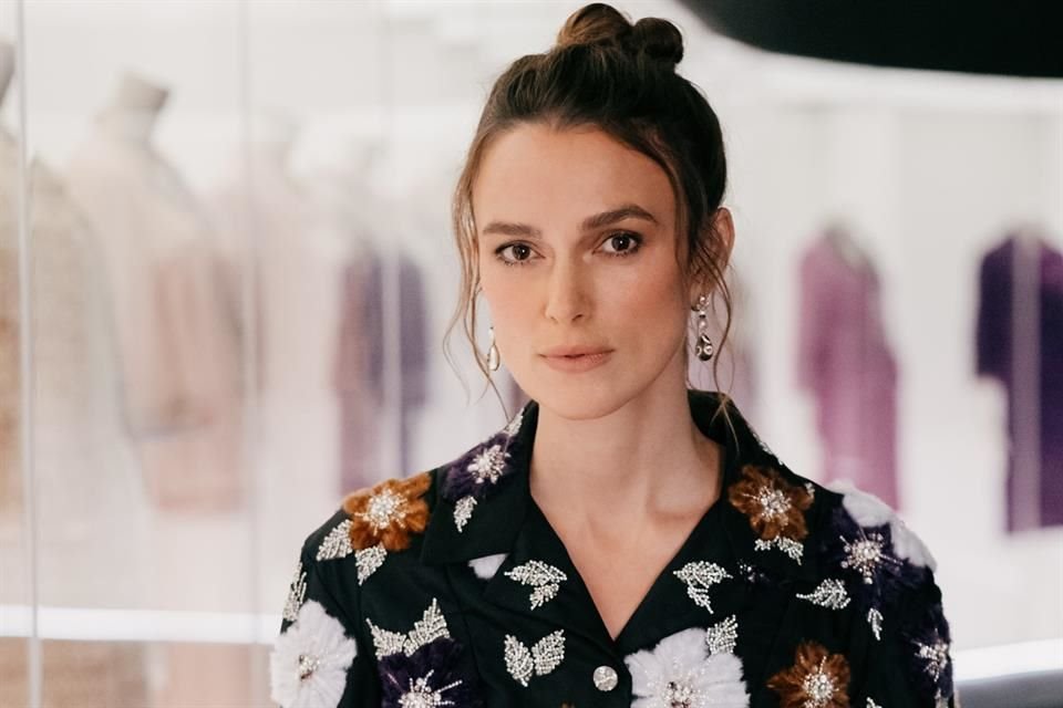 Keira Knightley durante la cena de gala donde el Museo V&A anunció que albergará la exposición 'Gabrielle Chanel. Fashion Manifesto', sobre las obras de la diseñadora Coco Chanel.