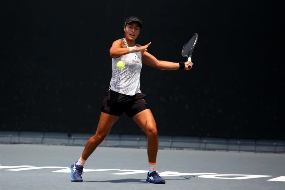 La jalisciense Fernanda Navarro entrena desde pequeña en el Centro Panamericano de Tenis.