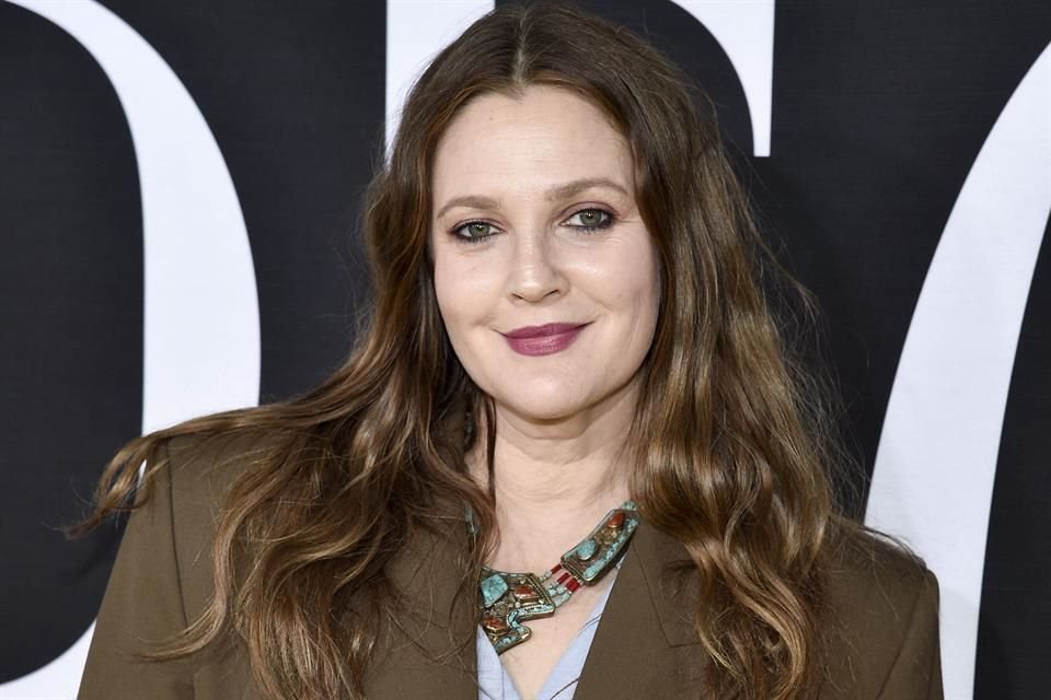 La actriz y presentadora de televisión Drew Barrymore se disculpó por su 'falta de solidaridad' ante la huelga de SAG-AFTRA y WGA.