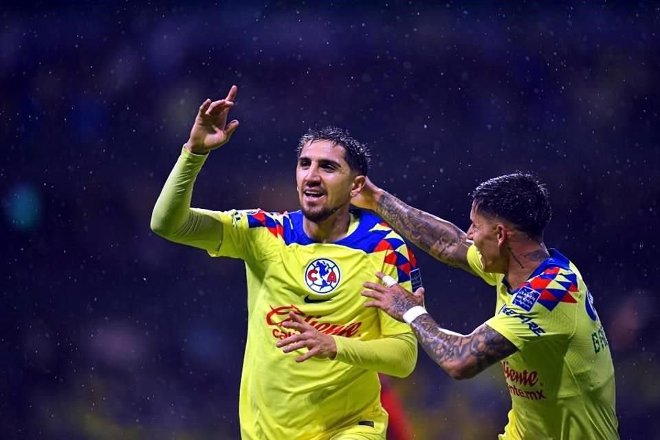 Diego Valdés marcó un doblete en la goleada americanista en el Clásico Nacional sobre Chivas.