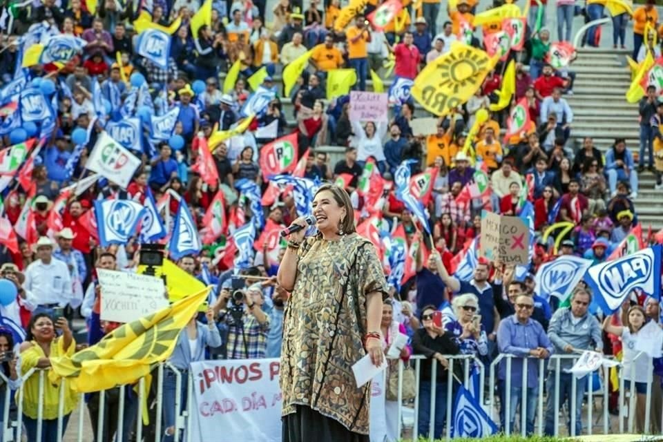 Xóchitl Gálvez durante mitin con militantes del Frente Amplio por México en Zacatecas.