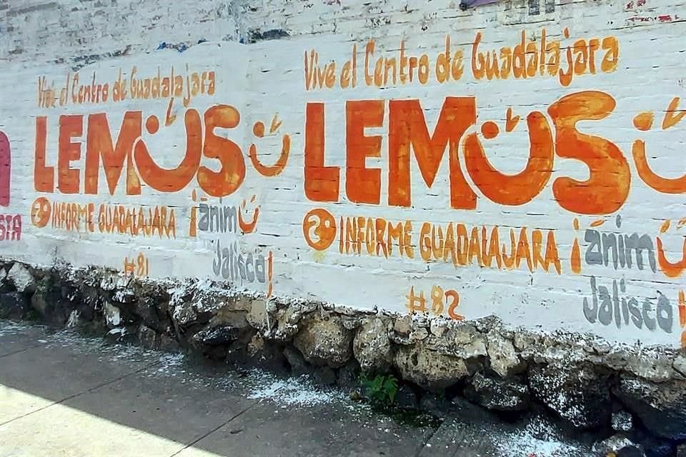 Barda con propaganda de Pablo Lemus entre las calles Antonio Caso y José Vasconcelos, en Ciudad Guzmán.