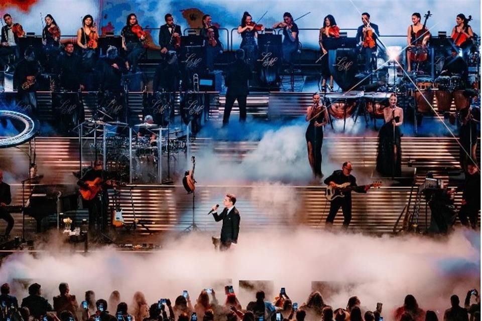 Luis Miguel comenzó su gira por Estados Unidos con tres fechas agotadas en Las Vegas, donde celebró las fechas patrias.