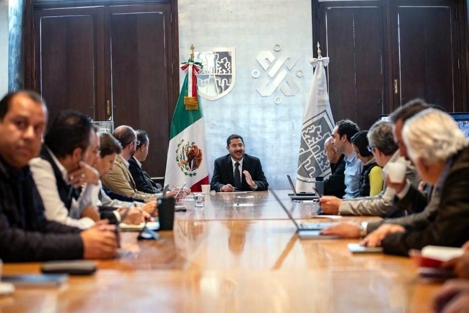 El Jefe de Gobierno, Martí Batres, señaló que funcionarios dialogan con afectados por los retrasos en la reconstrucción.