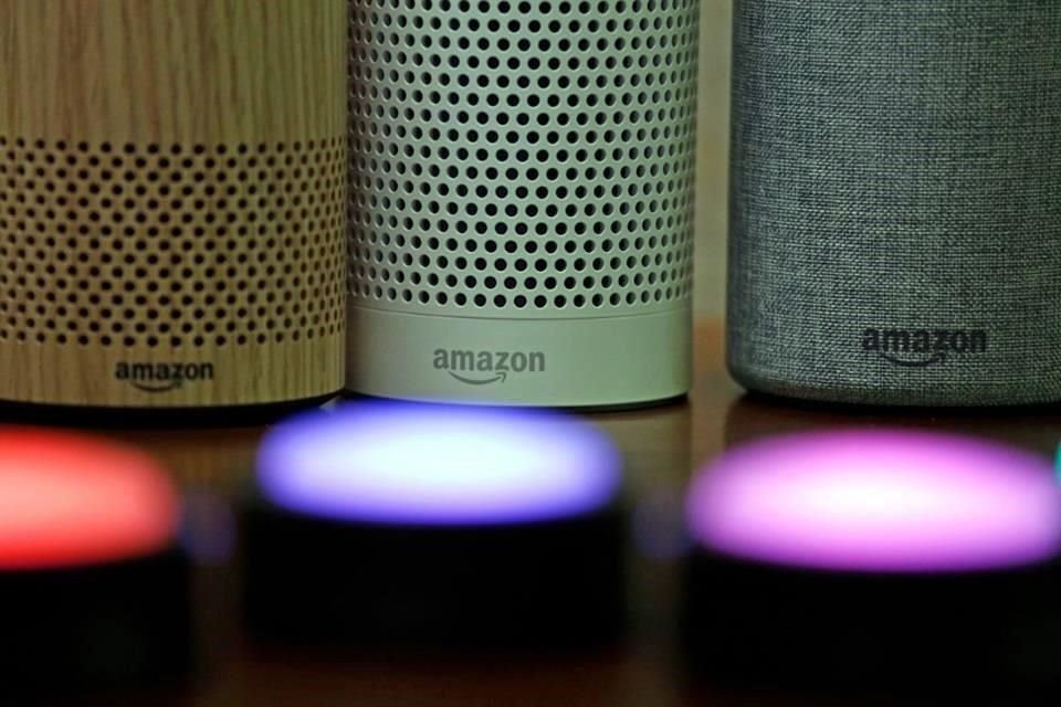 Amazon presentó una serie de dispositivos y una actualización de su popular asistente de voz Alexa, infundiéndole funciones de inteligencia artificial generativa para competir mejor con otras compañías que han lanzado chatbots.