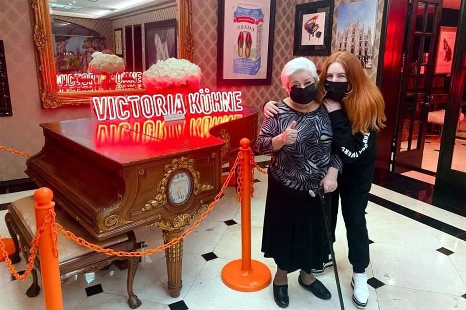 La Abuela y la productora grabaron juntas 'Family & Friends', nominado para Mejor Álbum de Música Norteña.