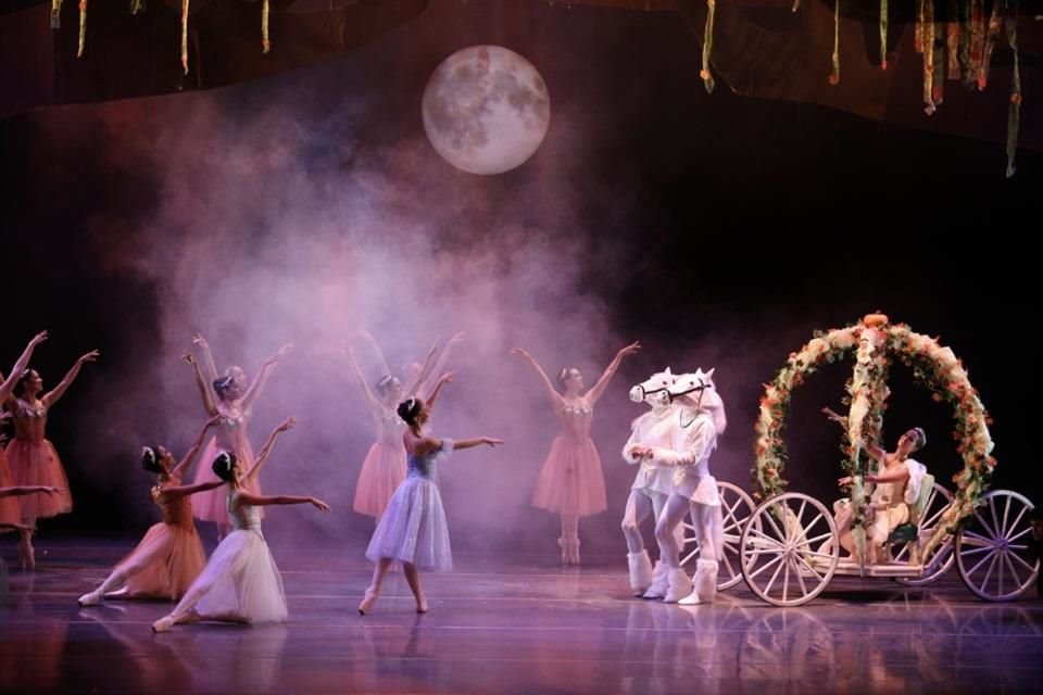 El Ballet de Jalisco tendrá tres funciones del clásico Cenicienta, que ya está sold out en el Teatro Degollado, pero alistan más funciones.