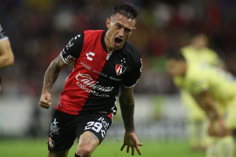 Brian Lozano anota gol durante el partido Atlas contra América.