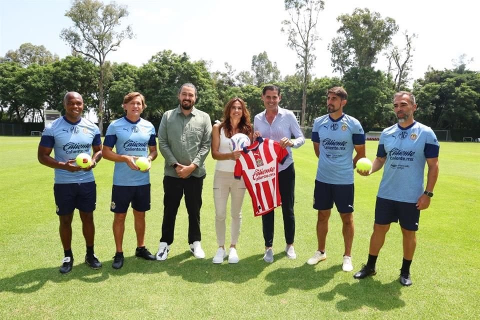 La ex tenista Gabriela Sabatini, quien se encuentra de visita en la ciudad por el Guadalajara Open AKRON WTA 1000, visitó a las Chivas.
