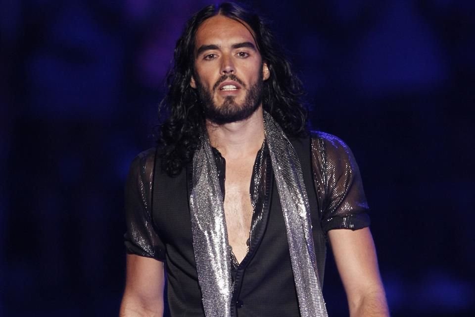 El actor Russell Brand dijo que había tenido una semana 'deprimente', tras las acusaciones en su contra por violación y agresiones sexuales.