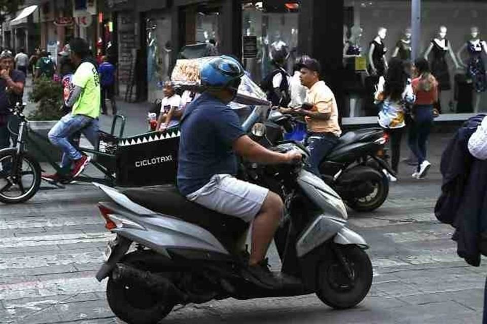 Las infracciones más comunes son por estacionar las unidades en lugares prohibidos, por no portar casco de seguridad, no presentar tarjeta de circulación y por invadir pasos peatonales.