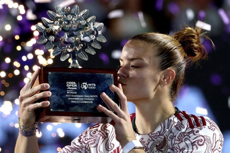 Maria Sakkari lució su playera de México en la celebración.