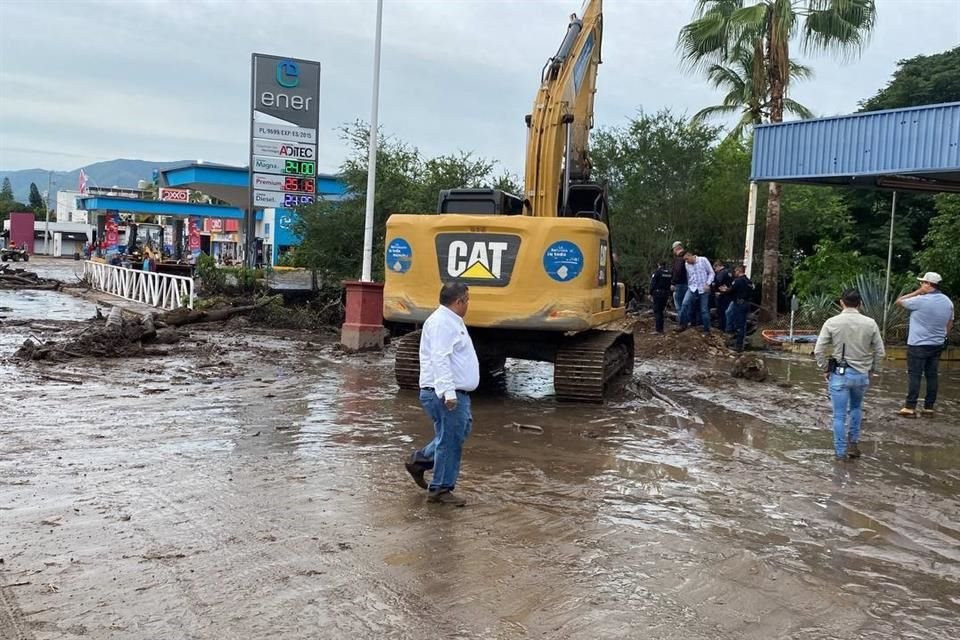 Reportan siete fallecidos y nueve desaparecidos tras el desbordamiento del arroyo.