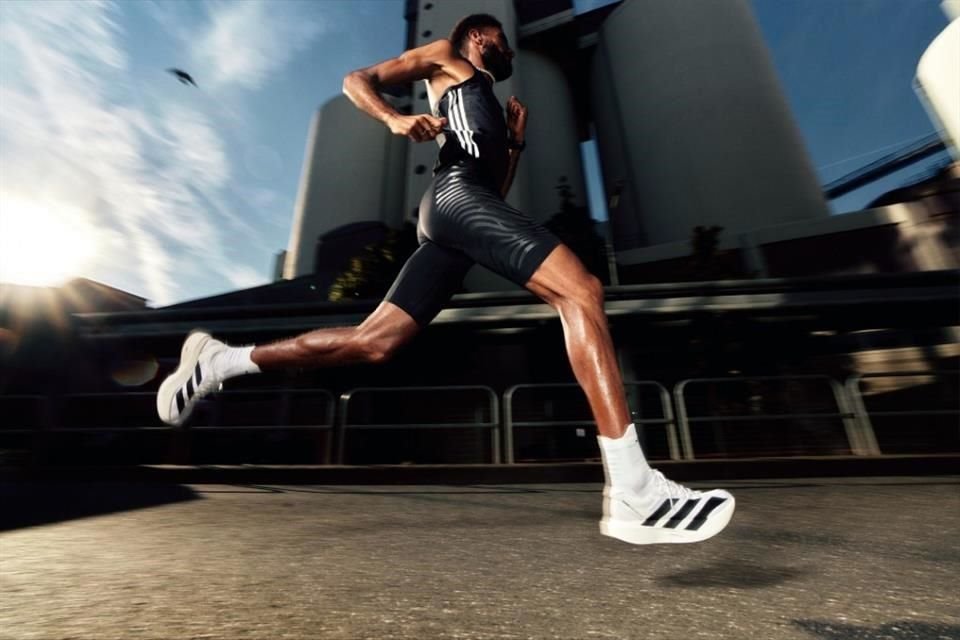 Adidas declinó confirmar la cifra de despidos, pero dijo que la estructura de la empresa era 'demasiado compleja en un mundo en constante cambio'.     