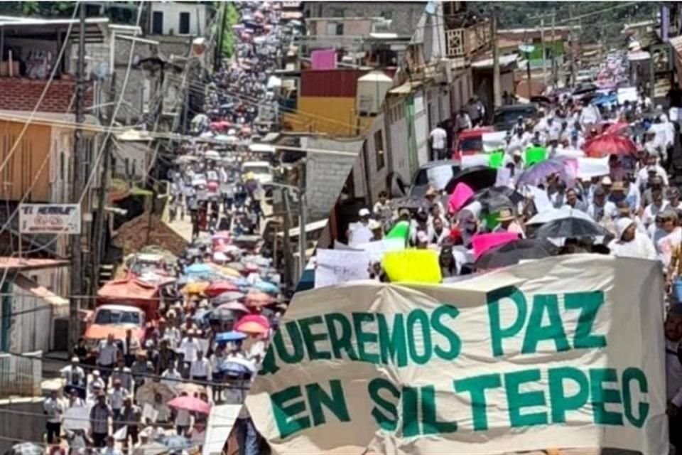 Algunos pobladores de Siltepec, en sierra sur de Chiapas, reclamaron con esta manifestación que haya paz en la zona tras semanas de 'narcoviolencia'.