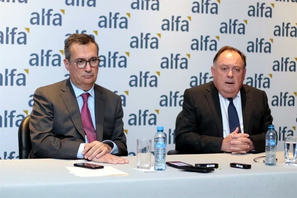 Álvaro Fernández Garza (izq.) y Armando Garza Sada.