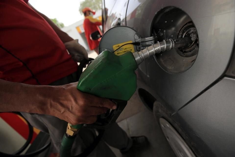 Sin estímulos adicionales, el precio de la gasolina en México sería más caro, de acuerdo con PetroIntelligence.