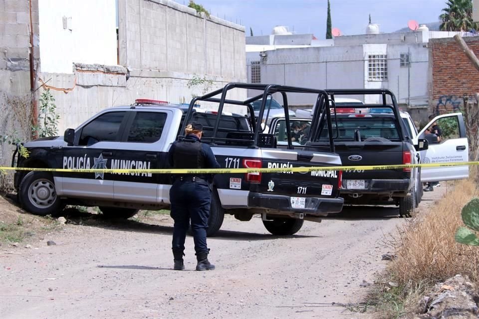 Un cadáver fue encontrado en una brecha conocida como Paseo del Edén, a un costado del Fraccionamiento Amaneceres, en Tlaquepaque.