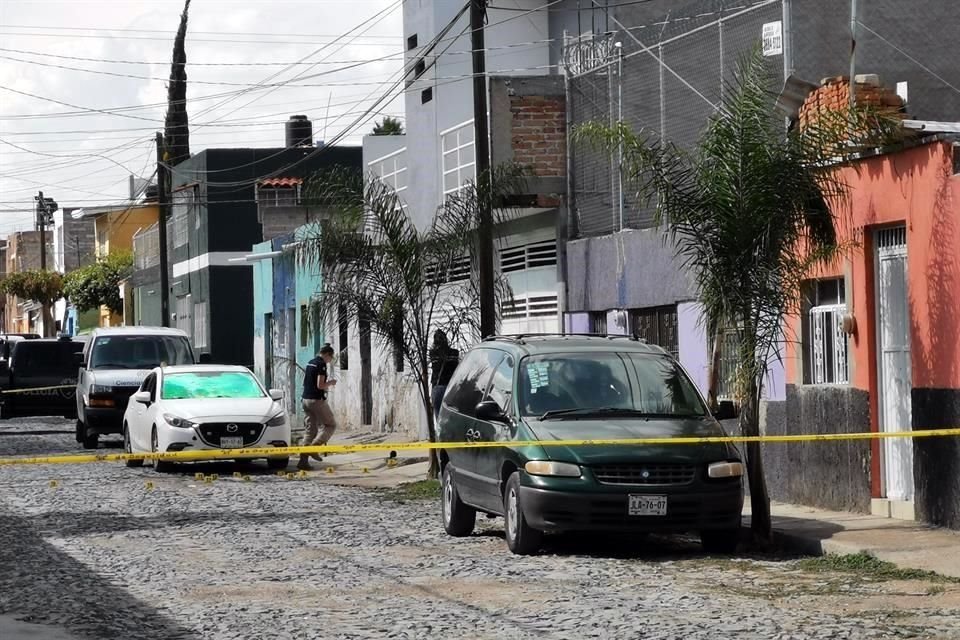 El trabajador de una llantera y el chofer de un auto Mazda fueron baleados en colonias vecinas de Tlaquepaque durante la tarde de hoy; los hechos ocurrieron con pocos minutos de diferencia entre si.