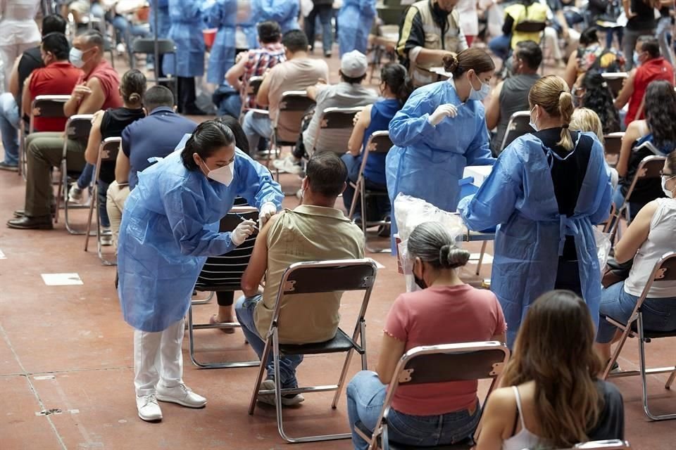 En el Auditorio Benito Jurez se puede acceder a dosis de vacunas distintas a la del laboratorio Pfizer, previa cita, de acuerdo con el Ejecutivo estatal.