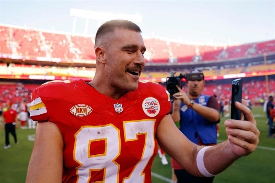 Luego de que Taylor Swift lo visitará para verlo jugar con los Kansas City Chiefs y desatara rumores de romance, Travis Kelce se sinceró.