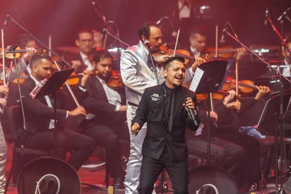 Además de dos fechas en el palenque Fiestas de Octubre, Christian Nodal se presentará el 1 de noviembre en el foro principal.