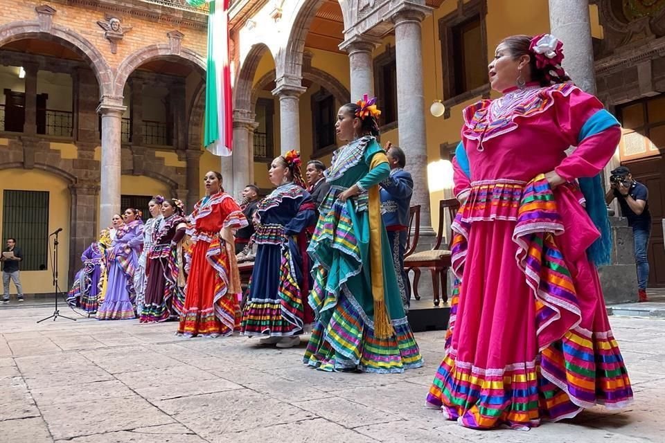 Los recursos se entregaron  en una ceremonia con música y baile folclórico en el Edificio Arróniz.