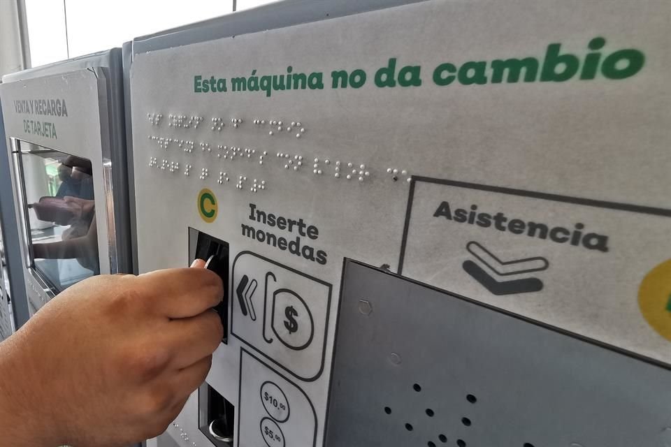 Hay 37.6 millones de pesos acumulados por máquinas que no dan el cambio de 50 centavos a usuarios.