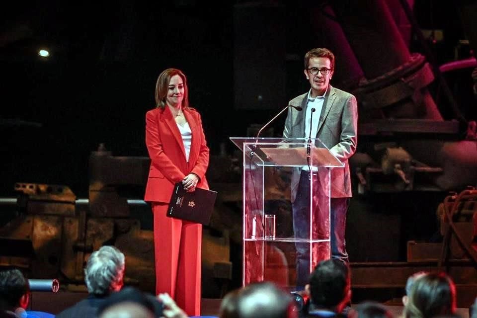 Maricarmen Martínez, Secretaria de Turismo de Nuevo León, y Ángel Terral, director general de Airbnb para México, Centroamérica y El Caribe.