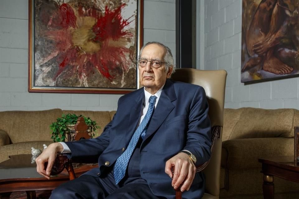 Rafael Breide Obeid es autor del artículo 'La guerra social revolución mutante de Gramsci a Negri y de lo Cultural a lo Social'.