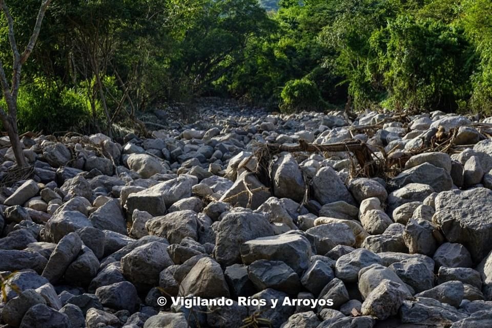 La degradación de los arroyos en la cuenca de El Cangrejo favorecieron el arrastre de suelo, troncos y piedras hacia la cabecera municipal.
