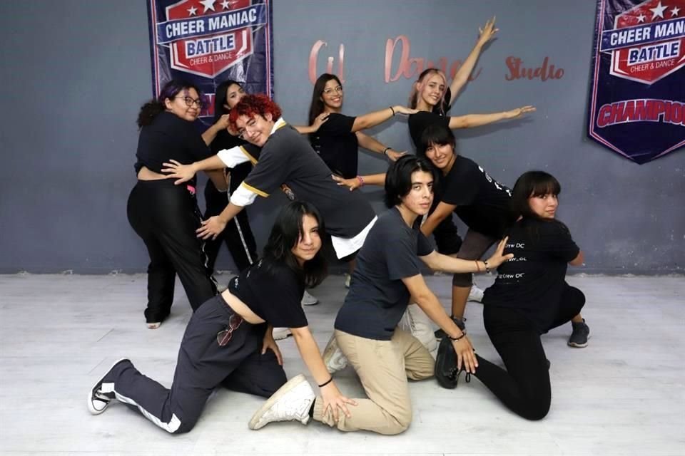Ensayos del grupo de K-pop dance cover Prodigy Crew.