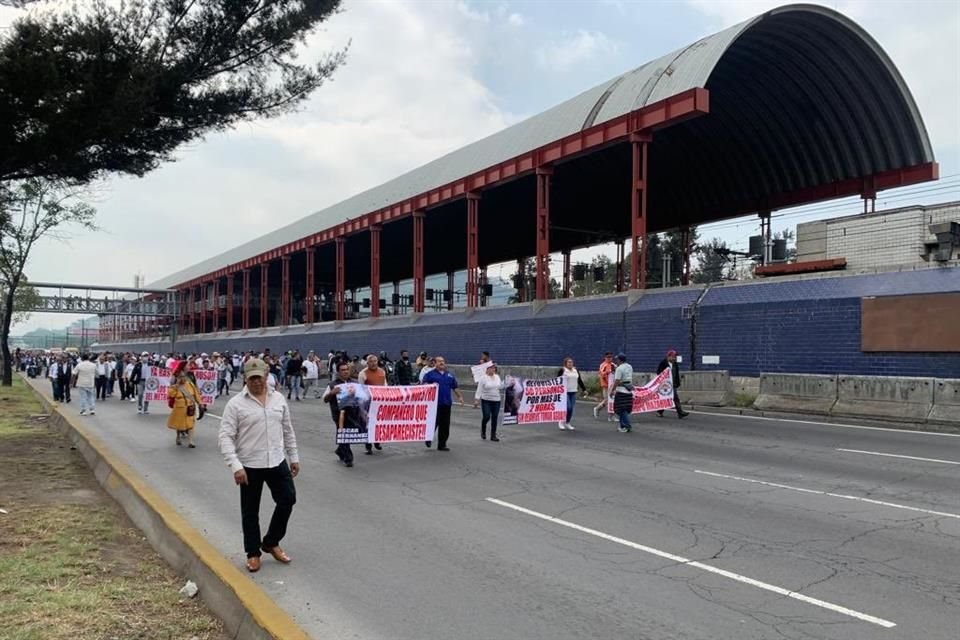 Los manifestantes se encuentran en carriles centrales y laterales de la Calzada Zaragoza.