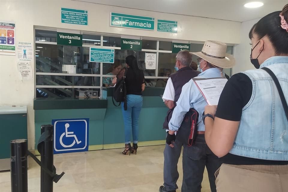 El derechohabiente señala que la falta de fármacos es constante en el Seguro Social.