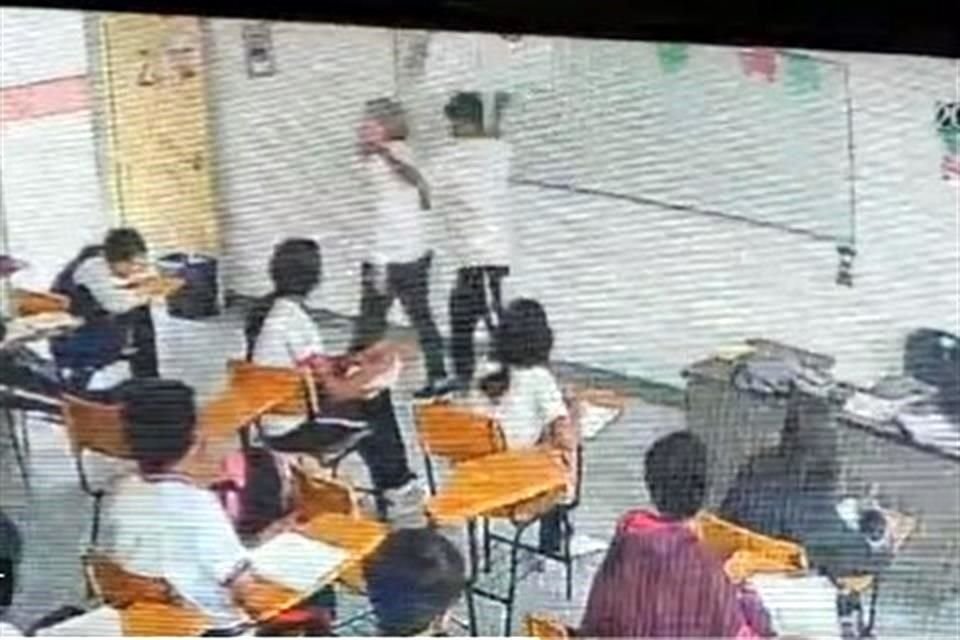 En plena clase, el estudiante atacó a su maestra de español en una secundaria de Ramos Arizpe, Coahuila.