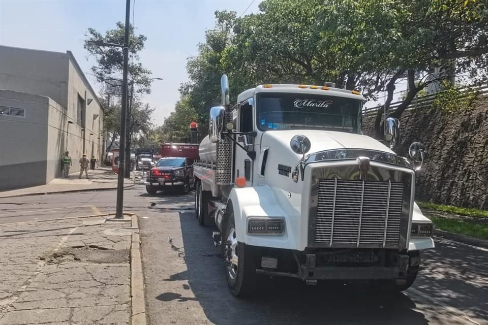 Además las autoridades informaron que 400 personas fueron evacuadas.