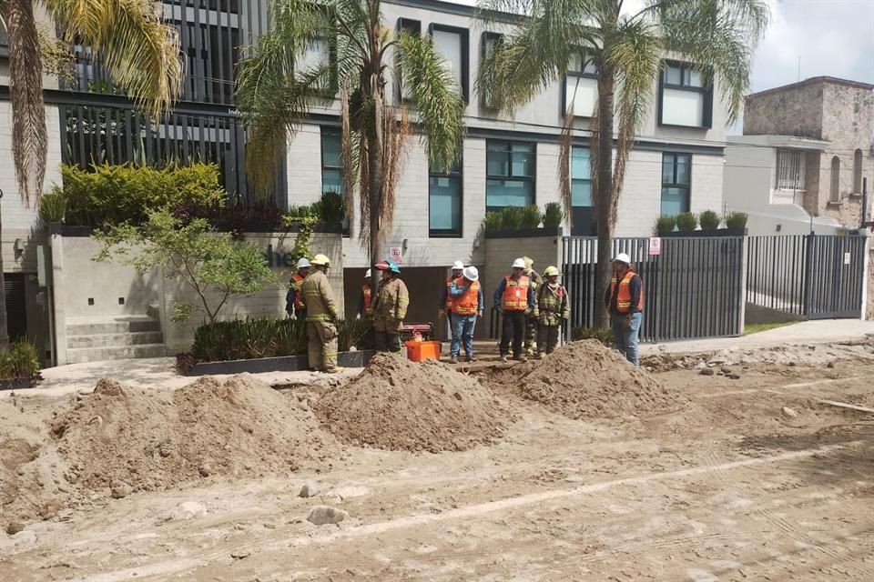 Una fuga de gas natural frente al Parque Metropolitano causó alarma entre habitantes de la Colonia La Estancia, en Zapopan; no hay heridos.