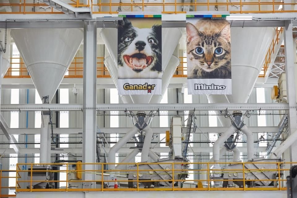 Una tercera línea de producción de alimento para mascotas, con una inversión de 33 millones de dólares, fue inaugurada ayer por la empresa estadounidense Archer Daniels Midland (ADM) en Guadalajara.