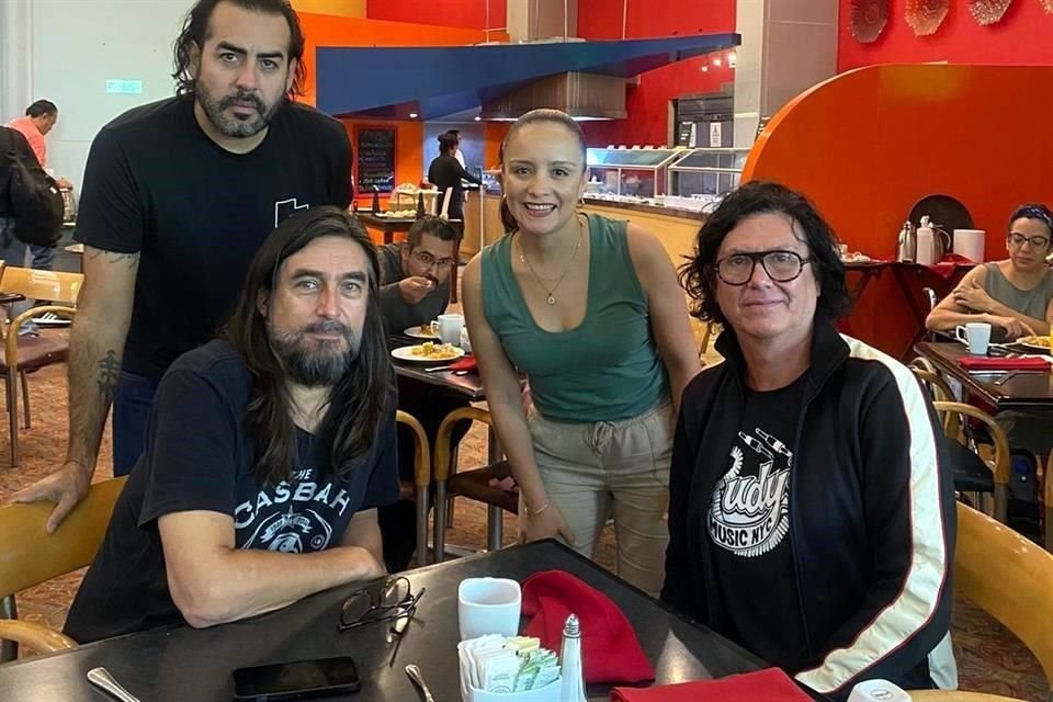 Caifanes aprovechó su estadía en un conocido hotel de la Ciudad para bajar a tomar un buen almuerzo para empezar bien su día.