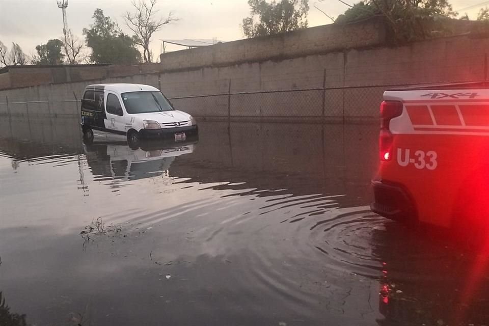 También se registró inundación en vía pública en Parques de Santa Cruz.