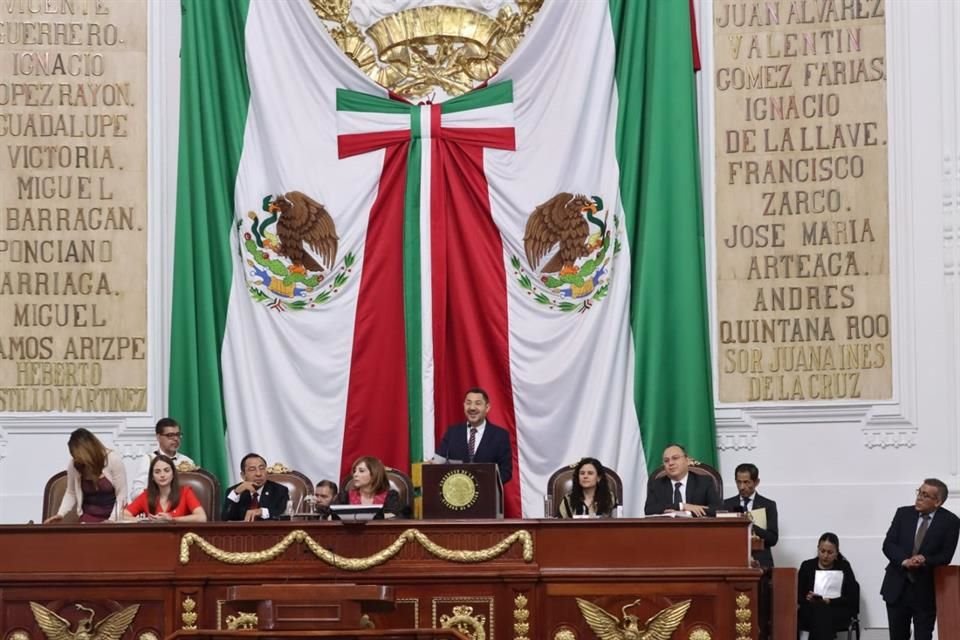 La Oposición dentro de Donceles, recalcó los temas que se han quedado pendientes en materia de seguridad, infraestructura, salud y medio ambiente, durante el Quinto Informe de Gobierno local.