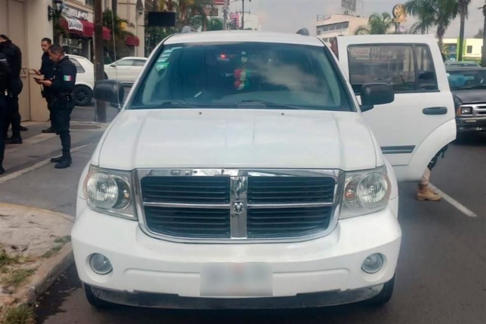 Gracias a las cámaras del Escudo Urbano y a la colaboración del C5, agentes de la Policía de Zapopan ubicaron y detuvieron a cuatro hombres, que se cree pertenecen a una banda de robo de casas.