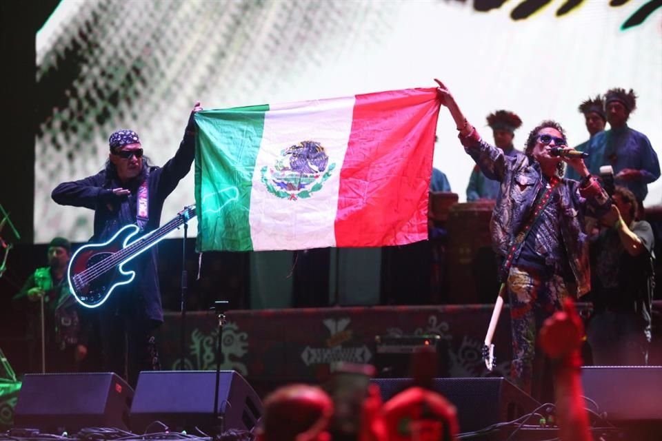 '¡Viva México, que viva la Virgen de Guadalupe y que viva el rocanrol!', gritó Alex Lora.