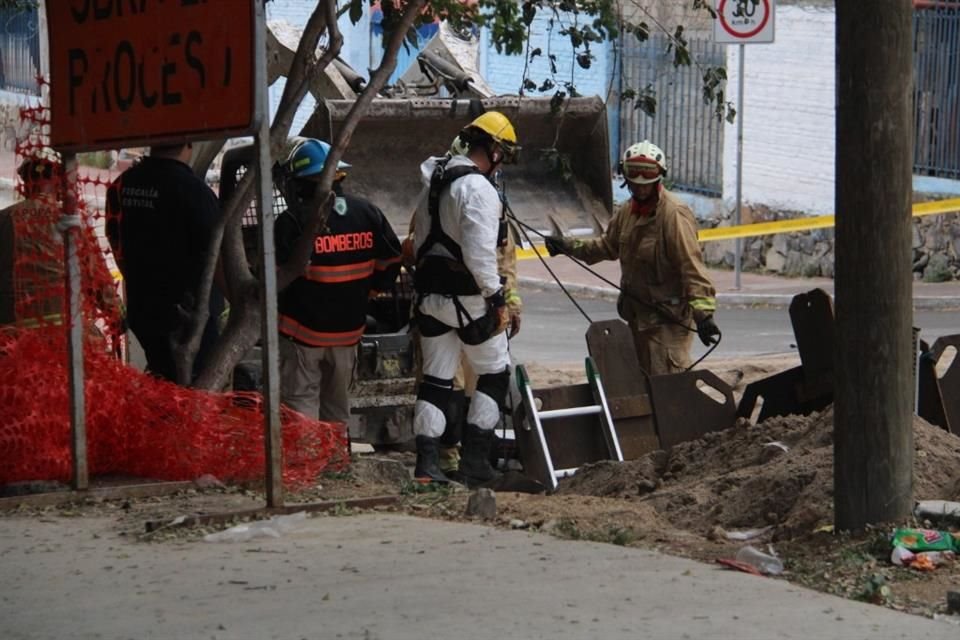 Un trabajador de 22 años de edad murió sepultado en tierra en una obra del Ayuntamiento de Zapopan en la Colonia Santa Margarita.