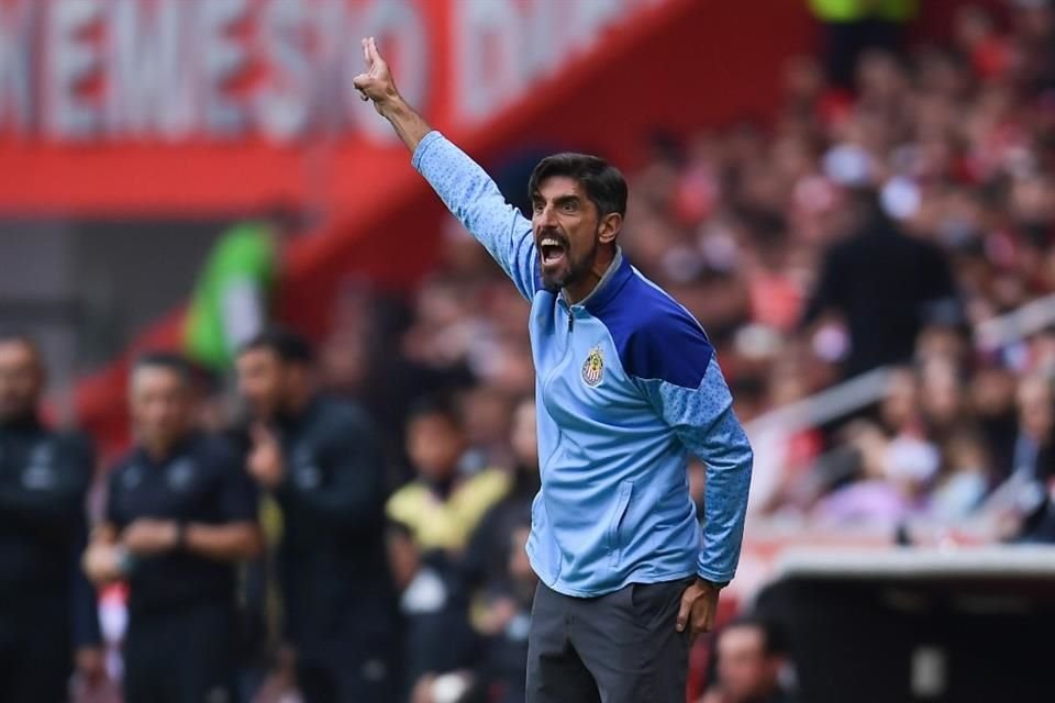 Paunovic dice que se quedará en las Chivas 'por mucho tiempo'.