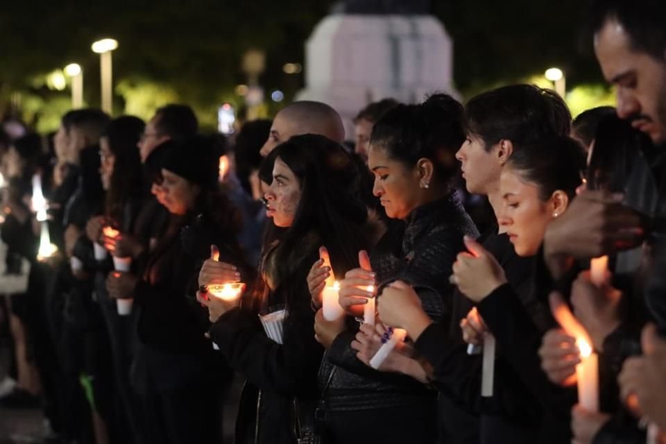 Una velada se llevó a cabo en la explanada del Palacio de Bellas Artes.