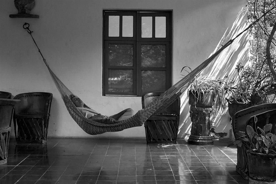 El artista se inspiró en fotos que personas cercanas a él le han tomado dormido.