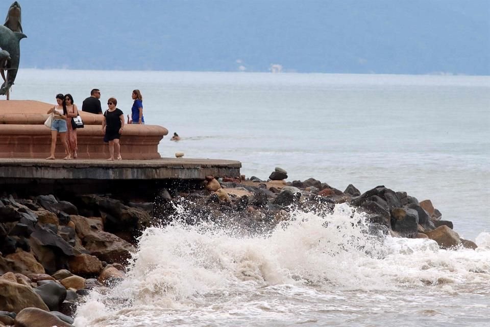 Huracán 'Lidia' incrementó a categoría 3 y se dirige a Puerto Vallarta, Jalisco.