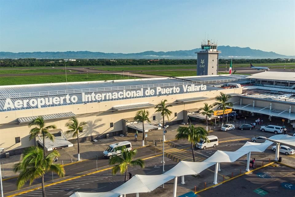 El Aeropuerto de Puerto Vallarta cerrará desde el martes a las 16:00 horas hasta las 08:00 del miércoles, ante el paso del Huracán 'Lidia'.